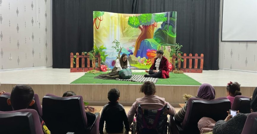 Kartepeli Çocuklar 2024’e Tiyatroyla Veda Etti