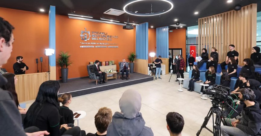 Sanat Kafe, Başkan Büyükakın’ın söyleşisiyle açıldı