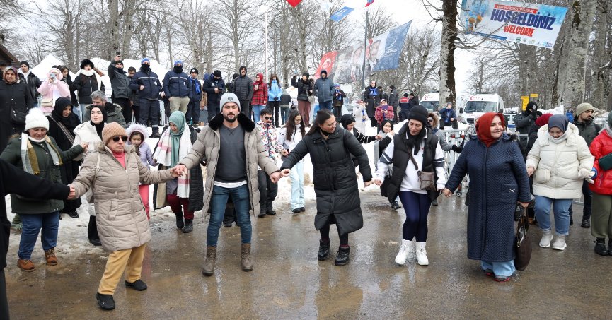 KAR ÜZERİNDE KEYİF SÜRDÜLER