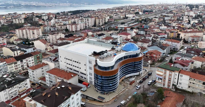 Derince Belediyesi hizmet binasında yoğun tempo
