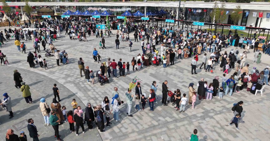 Milli İrade Meydanı her gün dolup taştı