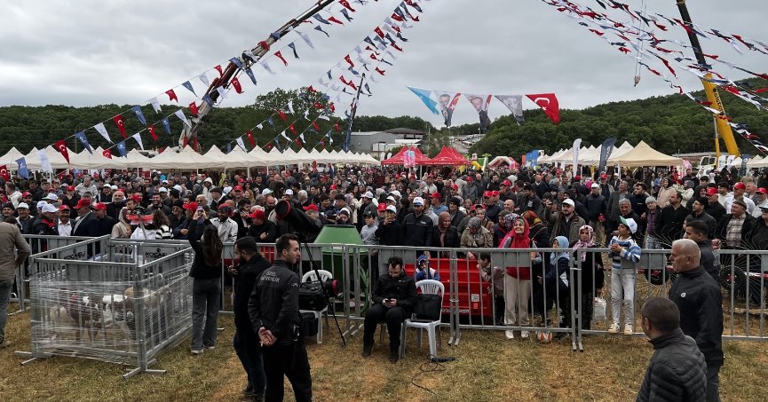 ÇİFTÇİLER GÜN BOYU EĞLENDİ