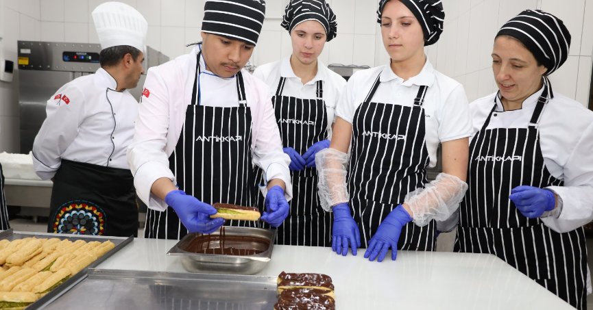 Hollandalı öğrenciler Antikkapı’da staj yaptı