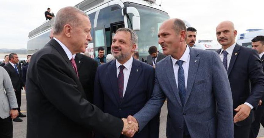 AK Parti Gölcük İlçe Başkanı Kemal Yavuz, yaptığı açıklamada tüm vatandaşların Kurban Bayramı’nı tebrik etti.
