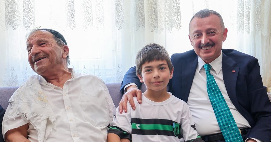 Başkan Büyükakın’dan ev ev bayram mutluluğu