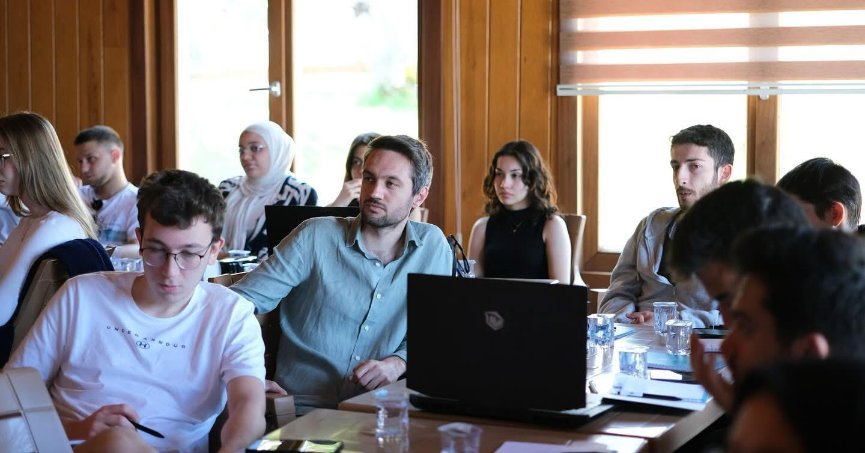 Genç zihinler yapay zekâyı konuştu