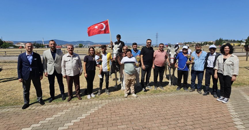 RAHVAN AT YARIŞI DEĞİRMENDERE KOŞUSU NEFESLERİ KESTİ