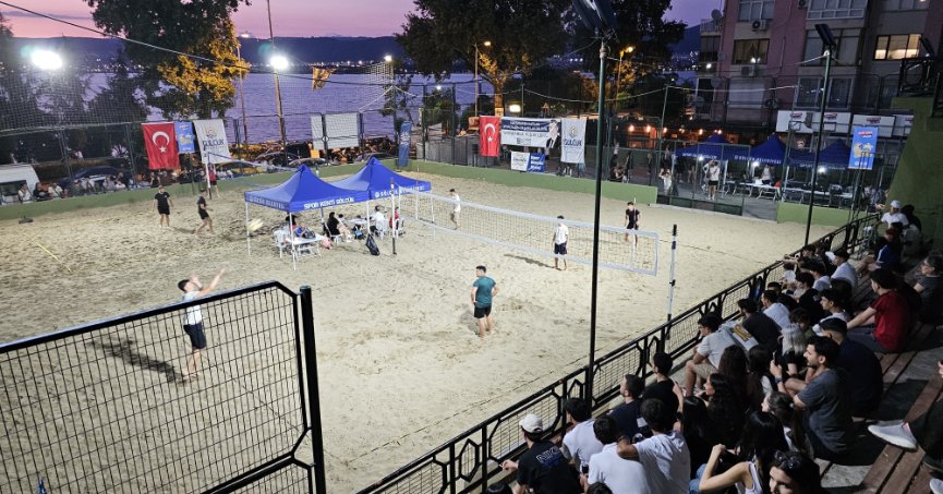 KUM ÜZERİNDE KIYASIYA MÜCADELE