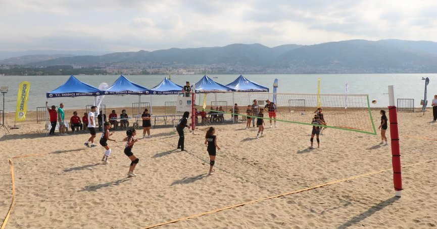 Harikalar Sahili’nde Voleybol Şöleni
