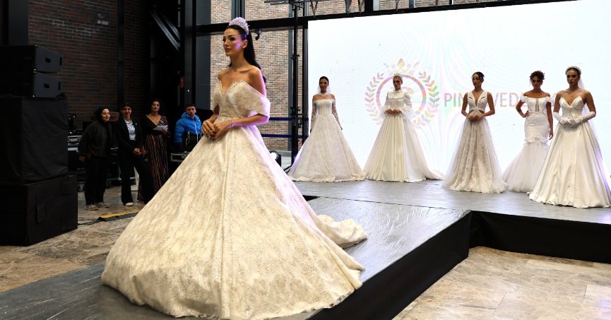 Evlilik Fuarı'nda gelinlik defilesi büyüledi