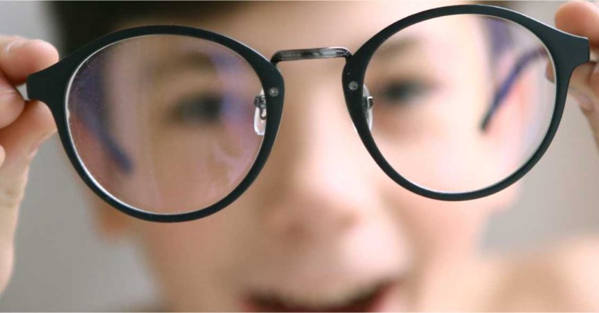              DİJİTAL ÇAĞDA ÇOCUKLARIN YENİ PANDEMİSİ MİYOPİYE DİKKAT!