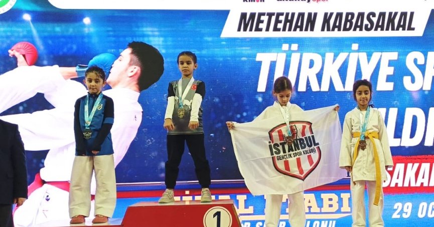 Kartepeli Karateciler Sakarya’da Kürsüyü Kapatmadı