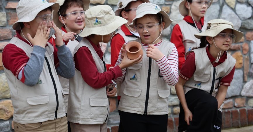 Kartepeli Miniklerden Tarihe Yolculuk