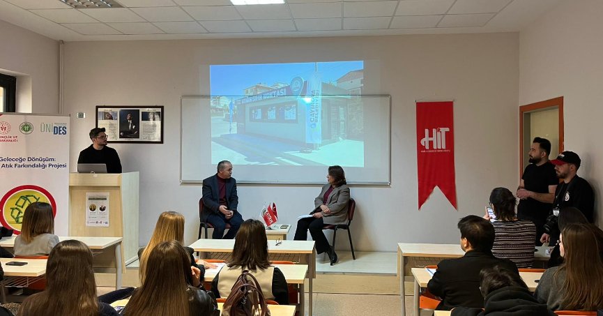 Atıklar KOÜ’de sanata dönüştü