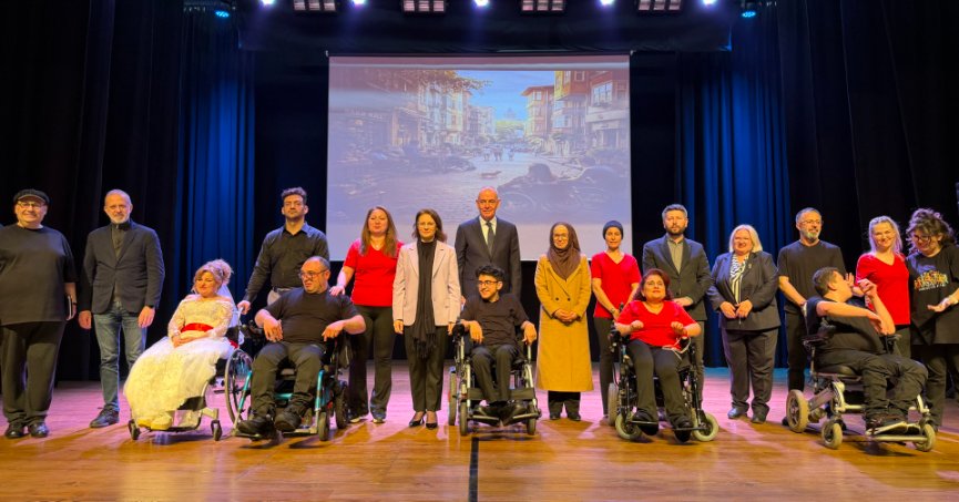 Kocaeli’de “Engelsiz Sanat” büyüledi