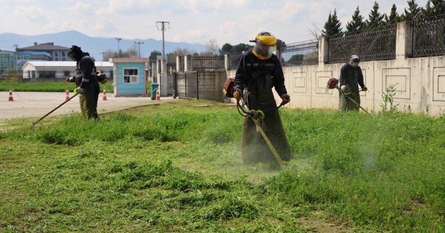 Kartepe’de Yeşil Alanlarda Bakım Seferberliği