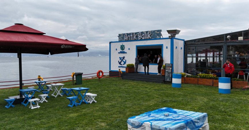 Balık dürüm “Antik Balık’ta” yenilir