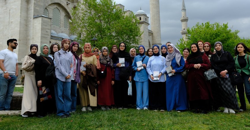 Bu proje hem okutuyor, hem gezdiriyor