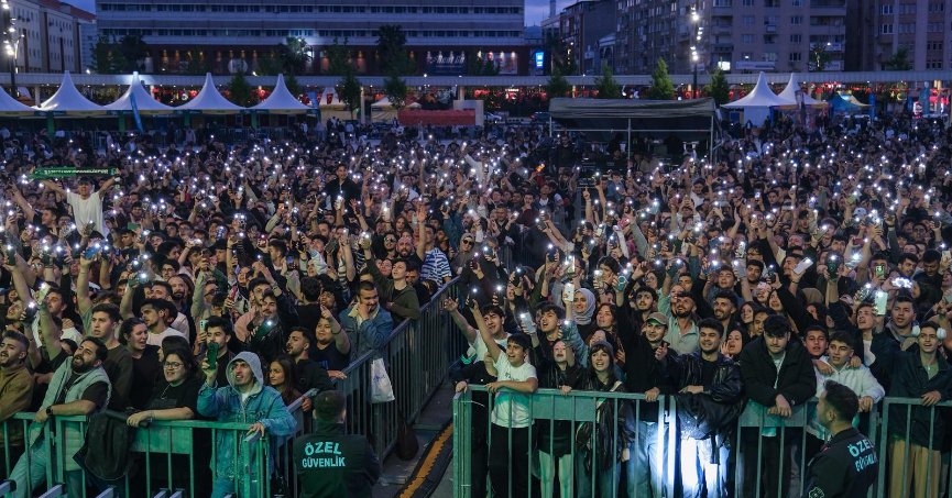 Ceza, EnFest sahnesinde hayranlarını coşturdu