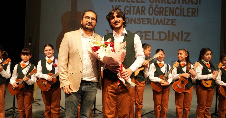 Konservatuvar öğrencileri hem çaldı hem oynadı