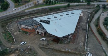 Büyükşehir Belediyesi'nin Gölcük’te inşa ettiği yeni terminal binasında çalışmalar sürüyor