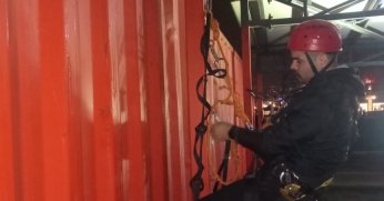 Afet gönüllüleri Büyükşehir İtfaiyesi ile tecrübeleniyor