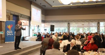 “DÜNYA’NIN GELECEĞİ KADINLARIN ELLERİNDE”