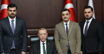 DR. ÇELİK, DOKTORA TEZ ÇALIŞMASI CUMHURBAŞKANINA SUNDU