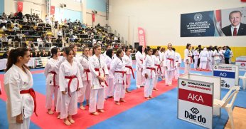 TÜRKİYE KARATE ŞAMPİYONASI KARTEPE’DE BAŞLADI