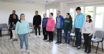 Özel öğrenciler sahnede yeteneklerini sergiliyor