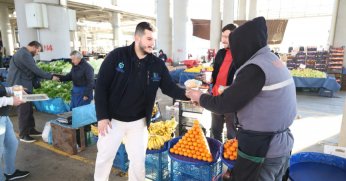 Büyükşehir’den pazarcı esnafına çorba ikramı