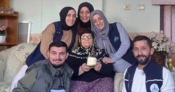KARTEPE’NİN ÇINARLARINA SÜRPRİZ DOĞUM GÜNÜ KUTLAMASI