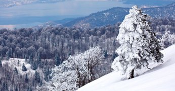 Kartepe’de kar kalınlığı 65 santimetreyi aştı