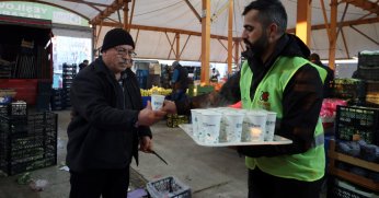 Büyükşehir pazarcı esnafının içini ısıttı