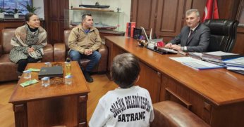 SATRANÇTA GÖLCÜK'ÜN GURURU BAŞKAN SEZER'E KONUK OLDU