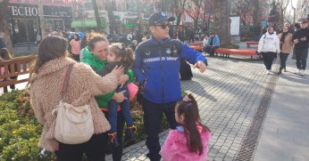 Büyükşehir zabıtası kaybolan 5 çocuğu ailesine kavuşturdu