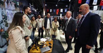 UĞUR ARSLAN’DAN MİNİ KONSER