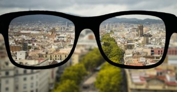 Astigmat çocuğunuzu okuldan soğutmasın