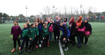 Dünya kadınlar günü maçını dostluk kazandı