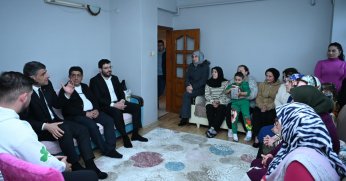 Kocaman, haneleri geziyor