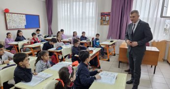 BAŞKAN SEZER, İLKOKUL ÖĞRENCİLERİNİN SORULARINI CEVAPLADI