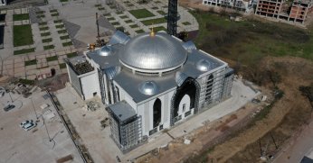 Kartepe Kent Meydanı Camii’ne çelik minare