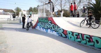 Adrenalin tutkunları Doğu Kışla Skate Park’a
