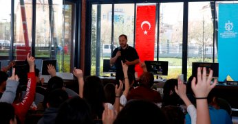 Derince Kütüphanesi’nin ilk konuğu Asal oldu