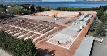 Tenis merkezine modern sosyal tesis binası