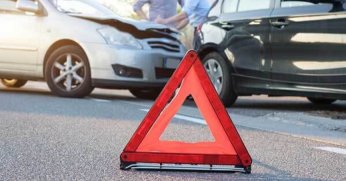 Kocaeli'de 2 otomobil kafa kafaya çarpıştı: 2 yaralı