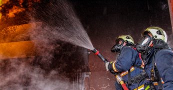 Binada korkunç yangın! 7 Yaşındaki çocuk can verdi!