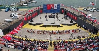 Derince’de Bayram Şölen Havasında Kutlandı