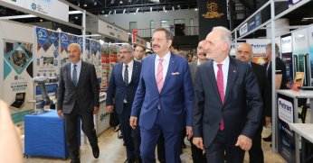 Hisarcıklıoğlu’dan Bilişim Fuarı’na tam not