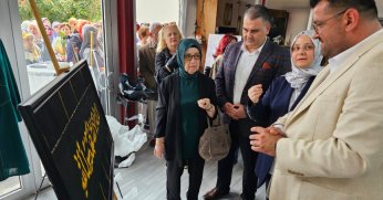 MANEVİYAT YÜKLÜ SERGİ GÖLCÜK BELEDİYESİ SANAT GALERİSİ’NDE AÇILDI